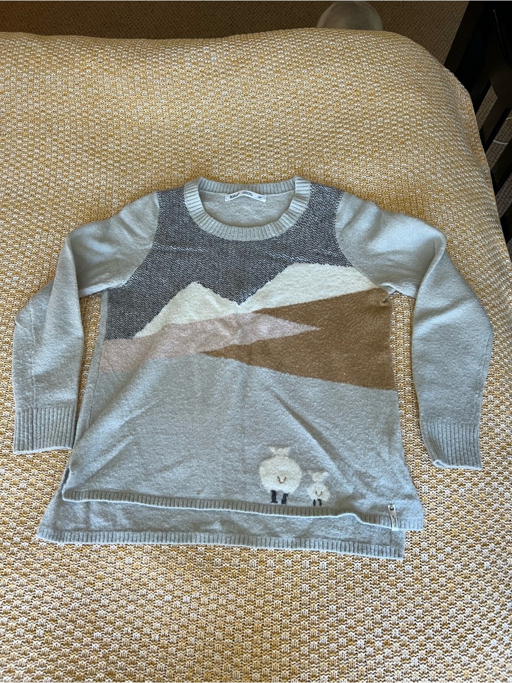 Woolrich Women’s Light Gray Mountain sheep Crewneck Sweater